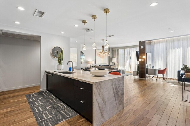 Building Photo - 5455 E Lincoln Dr