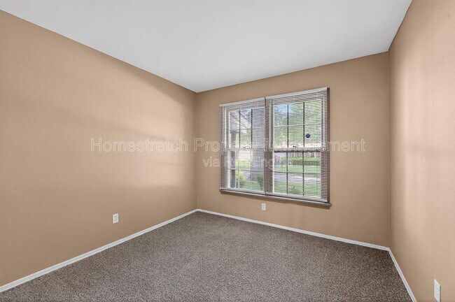 Building Photo - 1310 Petite Dr