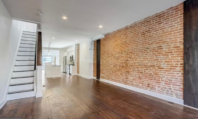 Building Photo - Bright 3-Bed, 2.5-Bath Gem Next to Patters...