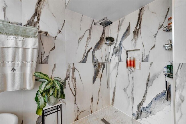 Building Photo - 1033 NE 17th Way