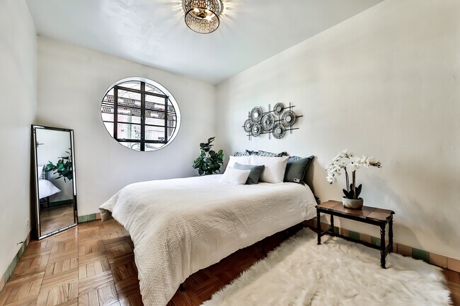 Bedroom - 143 W Burton Pl