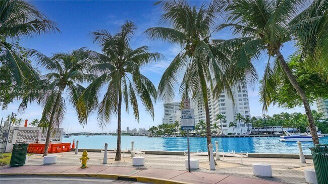 Building Photo - 1340 Lincoln Rd