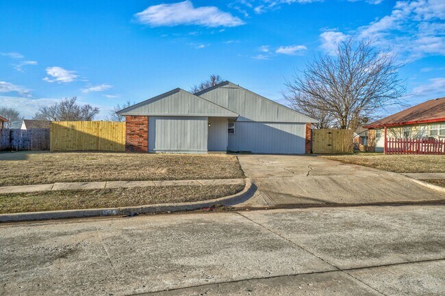 Building Photo - 3 bed 1 bath in Moore!