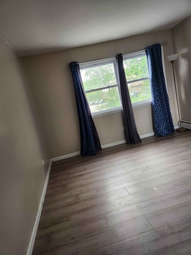 Building Photo - 1425 E 156th St