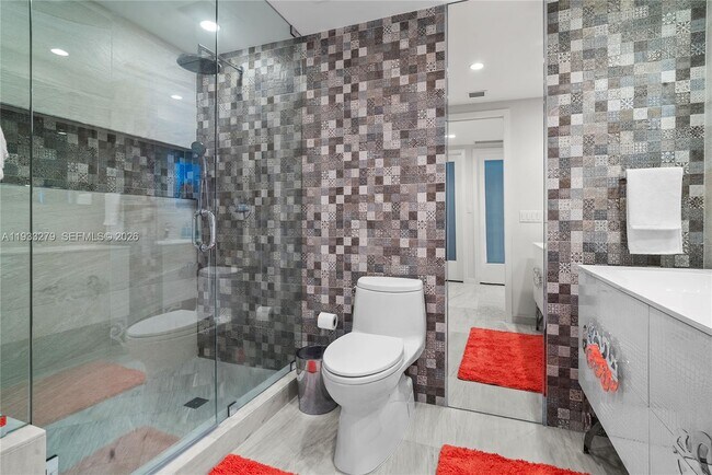 Building Photo - 5055 Collins Ave