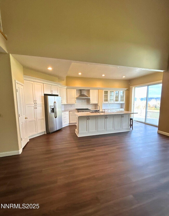 Building Photo - 6190 Carriage House Way