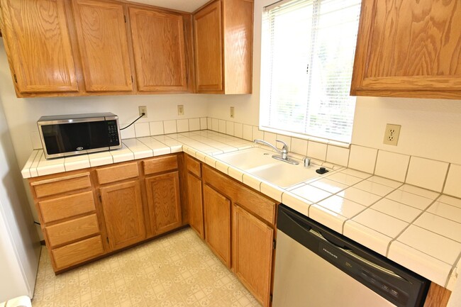 Building Photo - 1032 Summerplace Dr