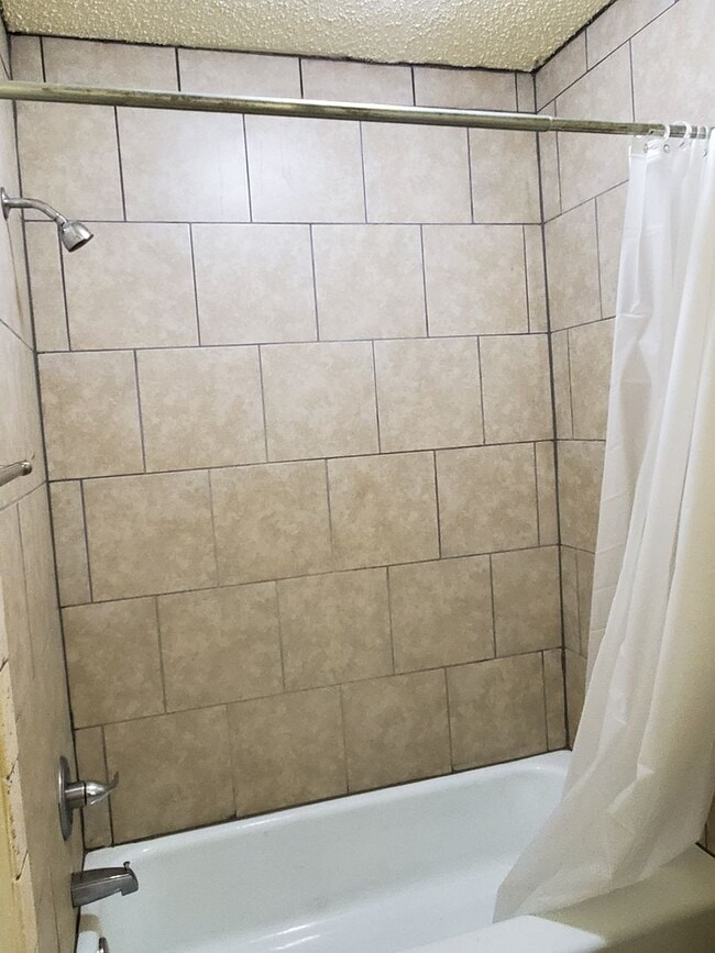 Building Photo - 2 bed, 1.5 bath condo in Norman, OK with c...