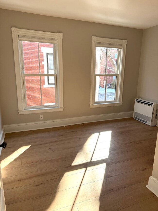 Building Photo - 130 Neal St