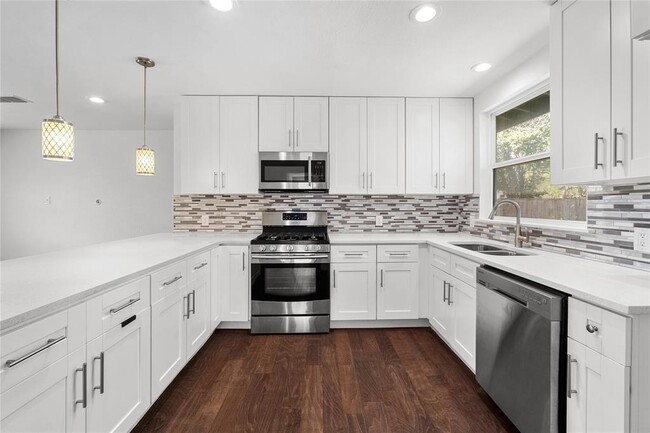 Building Photo - 6414 Kenilworth Dr