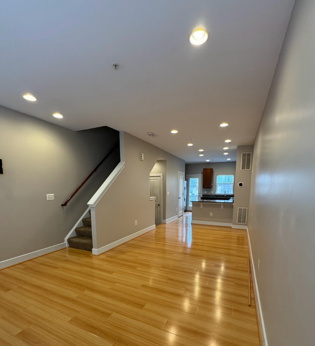 Building Photo - 5712 45th Ave