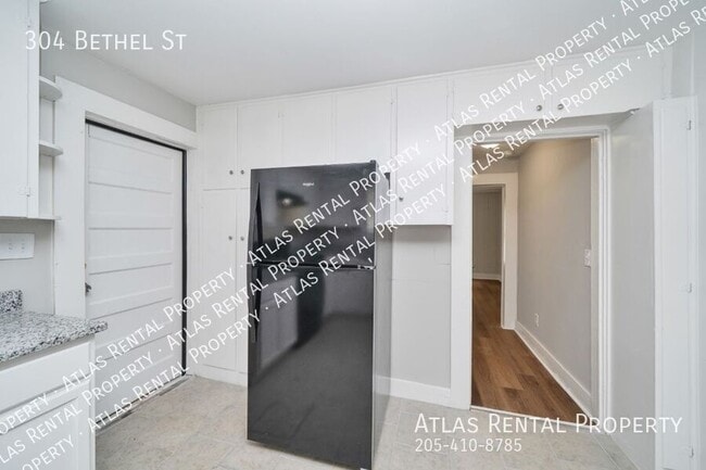 Building Photo - 304 Bethel St NE