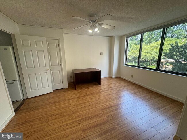 Building Photo - 5225 Pooks Hill Rd