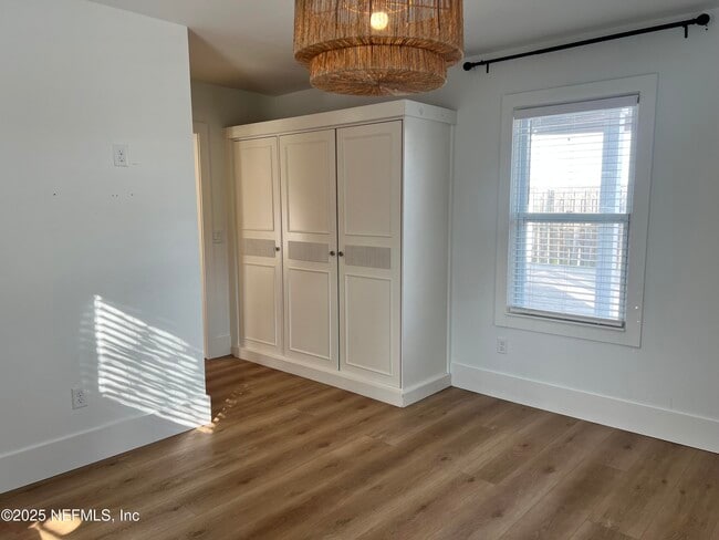 Building Photo - 201 Hopkins St