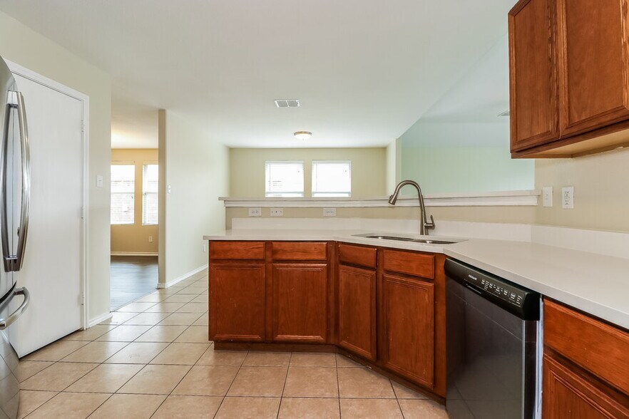 Building Photo - 636 Horn St