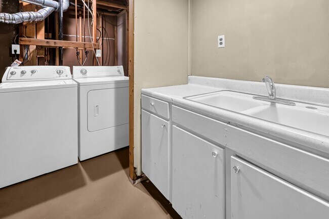 Building Photo - 4559 Ashfield Dr