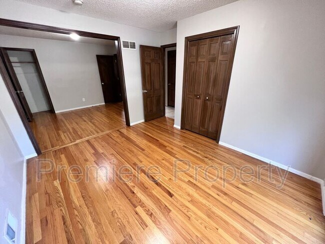 Building Photo - 4327 Sterling Ave