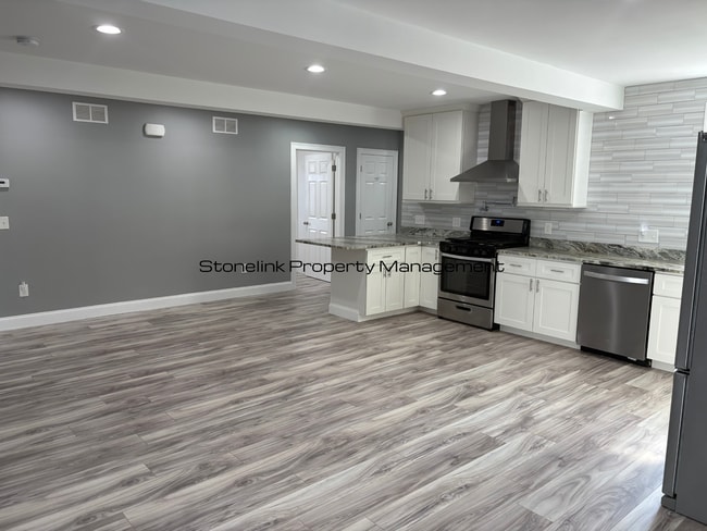 Building Photo - Fully Renovated Condo For Rent in West War...