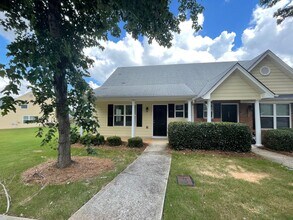 Building Photo - Pre-Leasing for August 2026 WITH FENCED IN YARD!