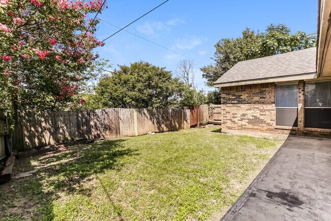 Building Photo - 6328 Canyon Cir