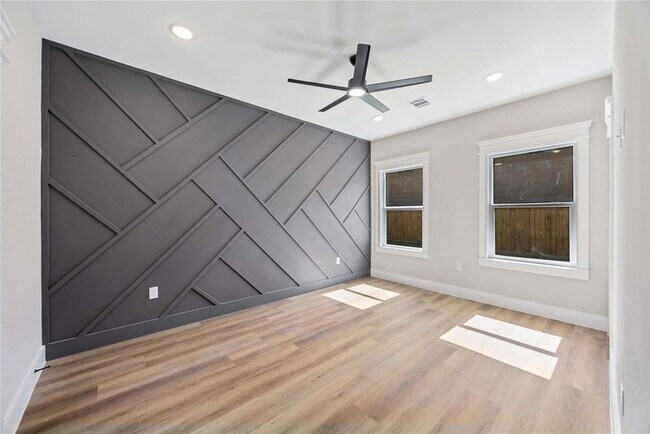 Building Photo - 4624 Mayflower St