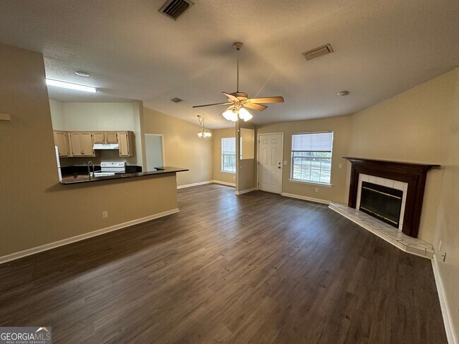 Building Photo - 104 St Helena Ct