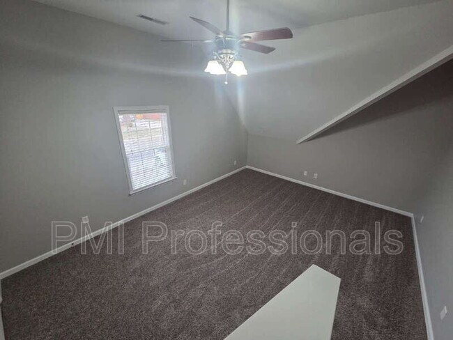 Building Photo - 617 Rambush Dr