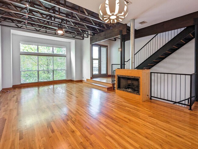 Building Photo - 444 Oxford St