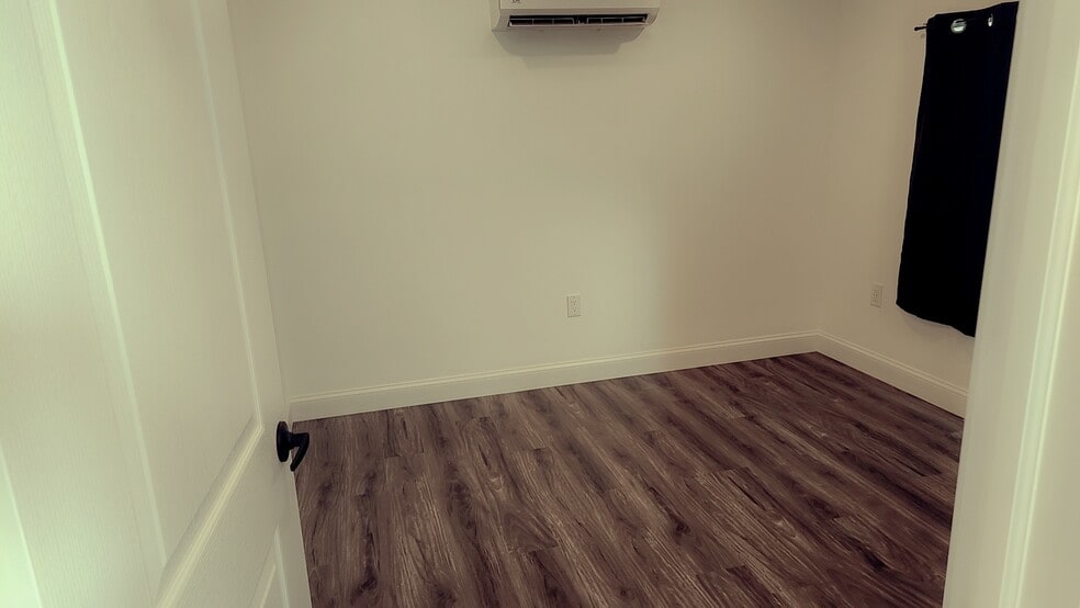 Bedroom - 806 N Ann St