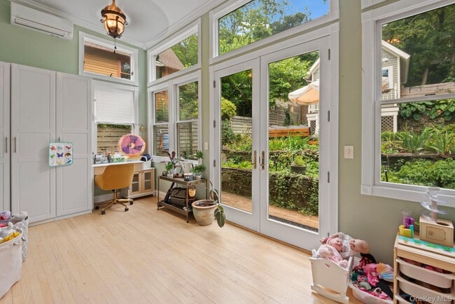 Building Photo - 56 Scudder Ave