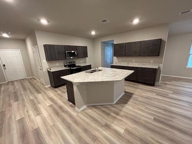 Building Photo - 4 Bedroom House in Rockbridge