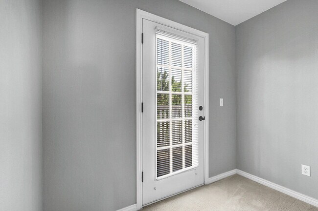 Building Photo - $2,640.95- 3 Bed, 3 Bath Townhome in Aurora with Central AC, In Unit Laundry and Patio Space!