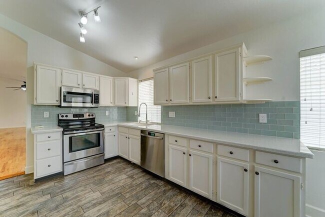 Building Photo - READY TO VIEW NOW! Stunning 3 Bed 2 Bath H...