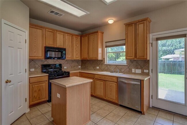 Building Photo - 10816 Pall Mall Dr
