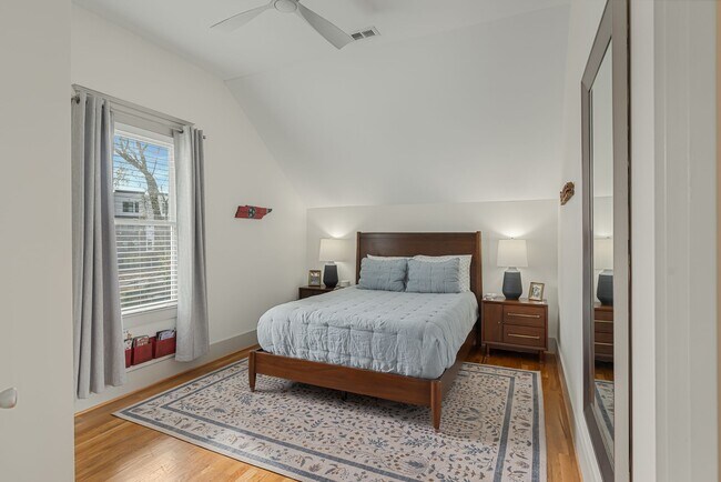 Building Photo - 906 N 5th St