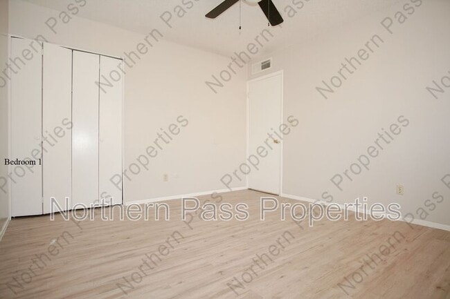 Building Photo - 5233 Carousel Dr