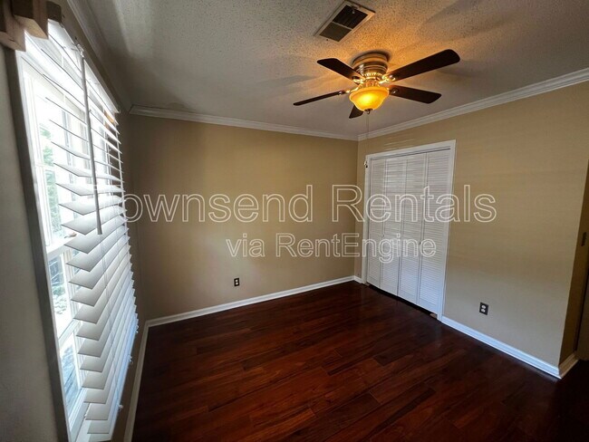 Building Photo - 202 Woodside Ave