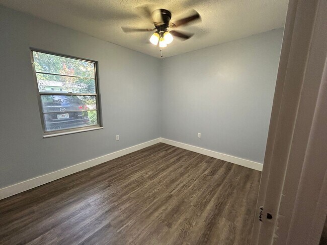 Building Photo - 13904 NW 142 Pl
