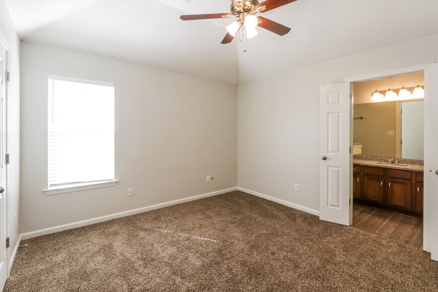 Building Photo - 10104 Cross Hill Dr