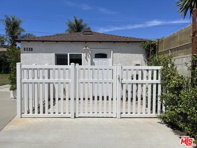 Building Photo - 3901 S Orange Dr