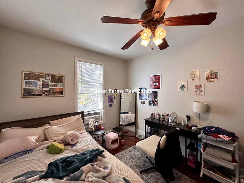 Building Photo - 717 Parker St