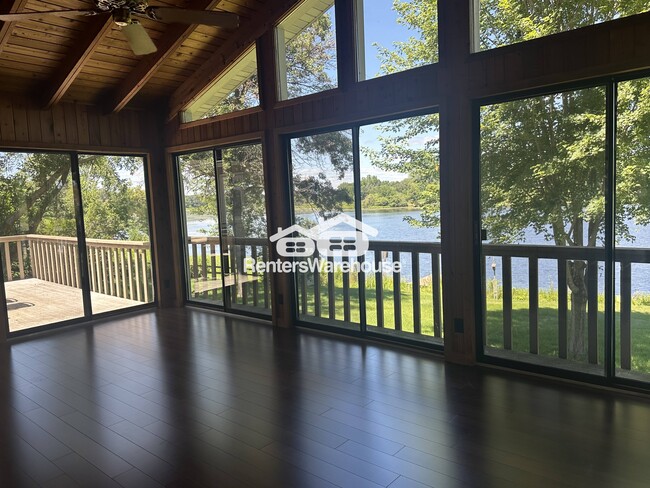 Building Photo - 1322 Meadowlark Dr