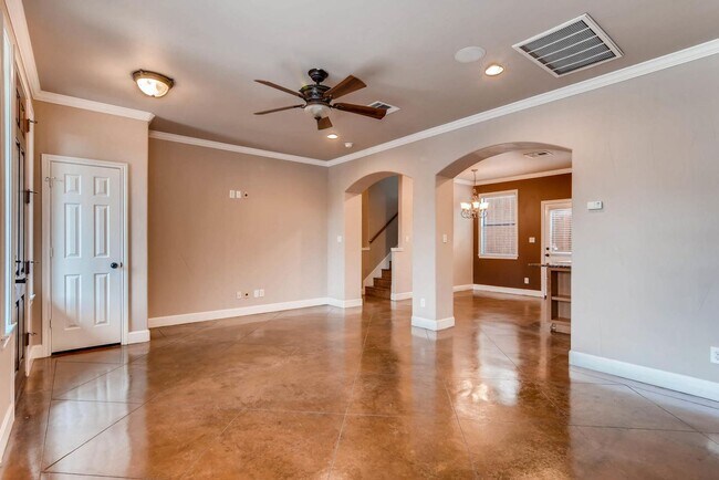 Building Photo - 906 Juniper St, Austin, Texas 78702