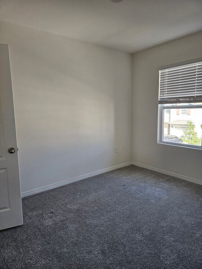 Building Photo - 3 BEDROOM 2 1/2 BATH TOWN HOME COMING SOON