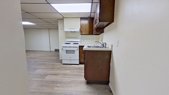Building Photo - Cozy Second Floor Apartment