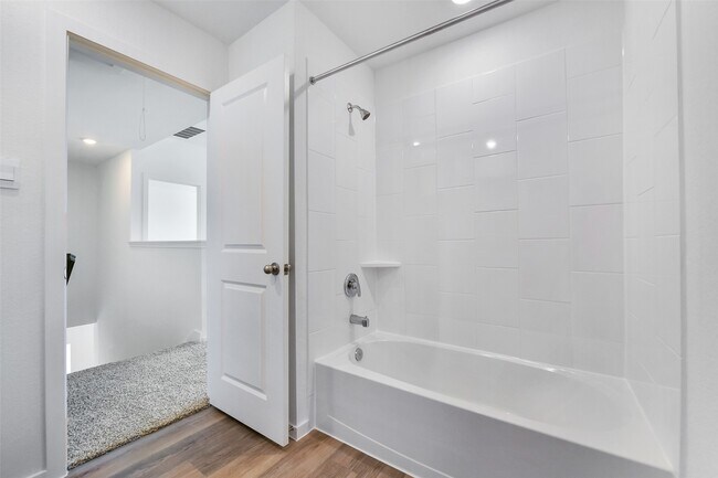 Building Photo - 3930 El Vaquero Ct