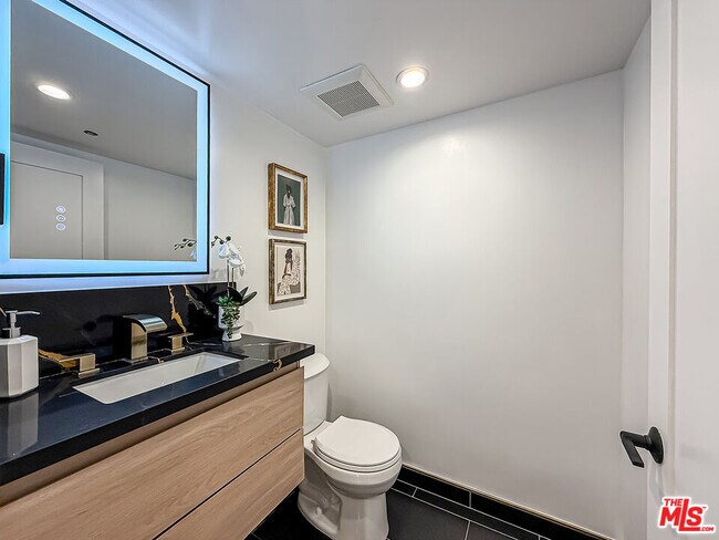 Building Photo - 1133 5th St