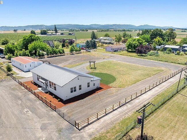 Building Photo - 9015 Community Club Rd