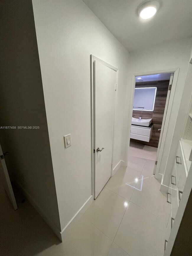 Building Photo - 2801 NE 183rd St