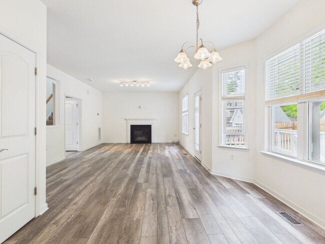 Building Photo - 3015 Chislet Dr